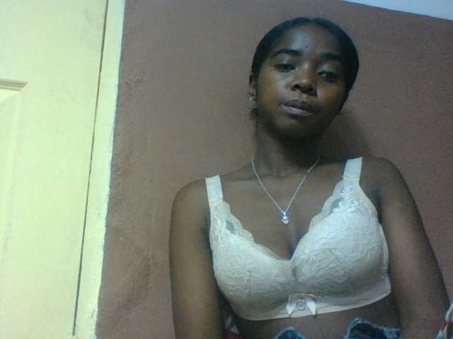 Luciah1 live cam on BongaCams