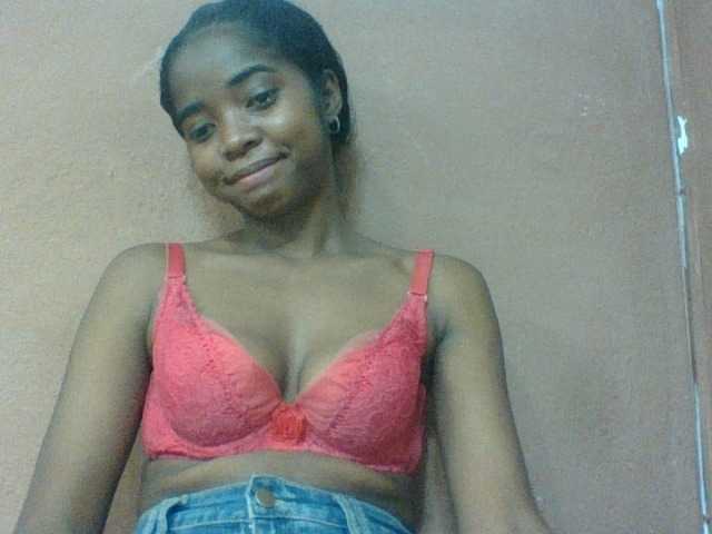Luciah1 live cam on BongaCams