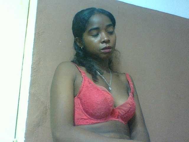 Luciah1 live webcam show