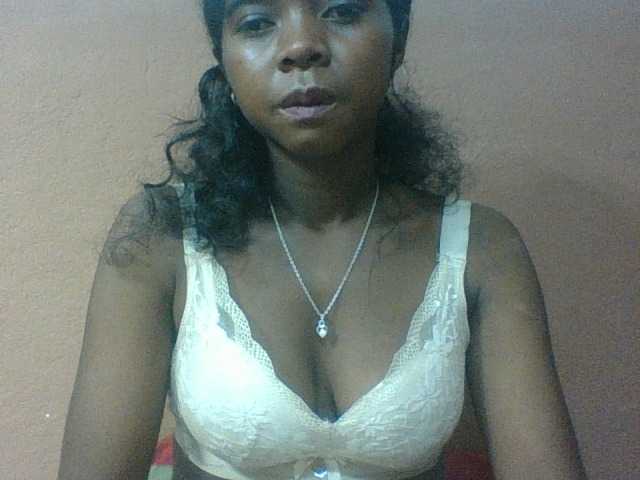 Luciah1 live cam on BongaCams