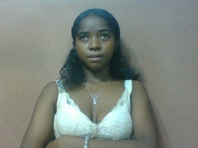 le modèle Luciah1 est en webcam porno dans un show sur le site bongacams, il possède les tags suivants: Ebony,Brunette,Shaved