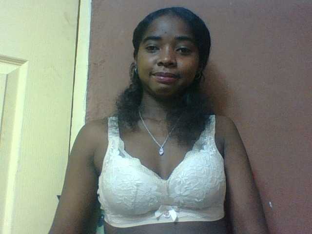 Luciah1 live webcam show