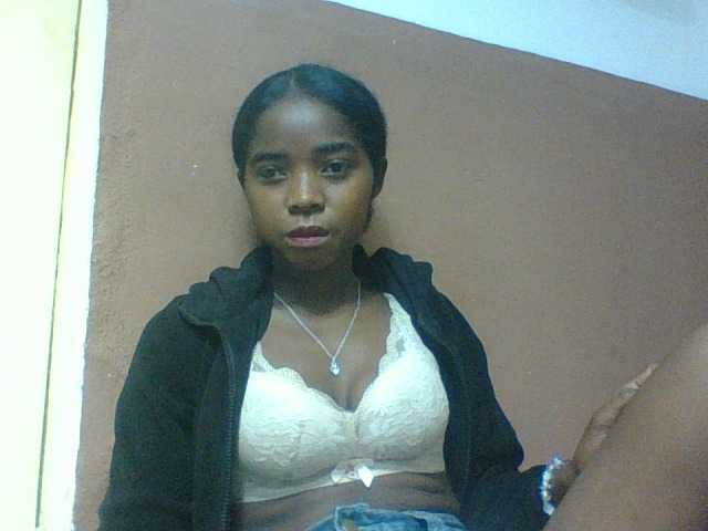 Luciah1 live webcam show