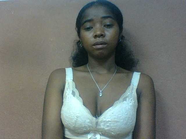 Luciah1 live cam on BongaCams