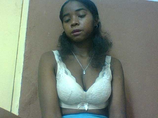 Luciah1 live webcam show