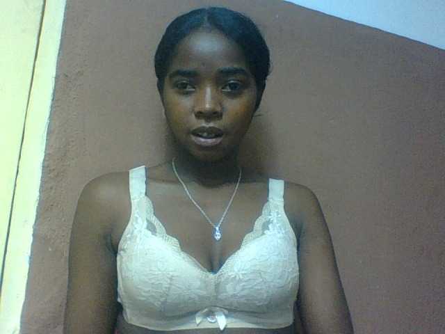 Luciah1 live webcam show