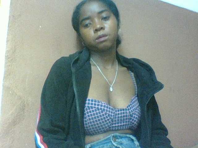Luciah1 live webcam show