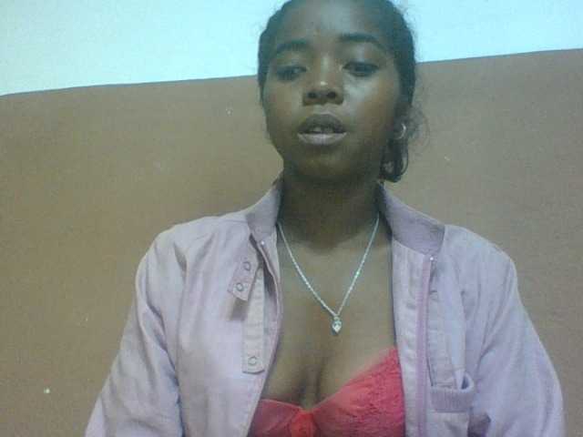Luciah1 live cam on BongaCams
