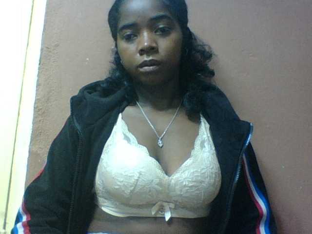 Luciah1 live cam on BongaCams