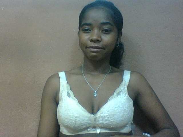 Luciah1 live cam on BongaCams