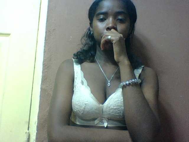 Luciah1 live cam on BongaCams