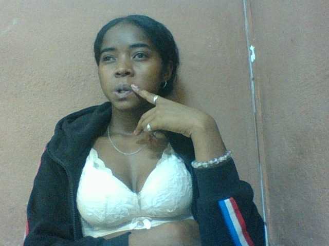 Luciah1 live cam on BongaCams