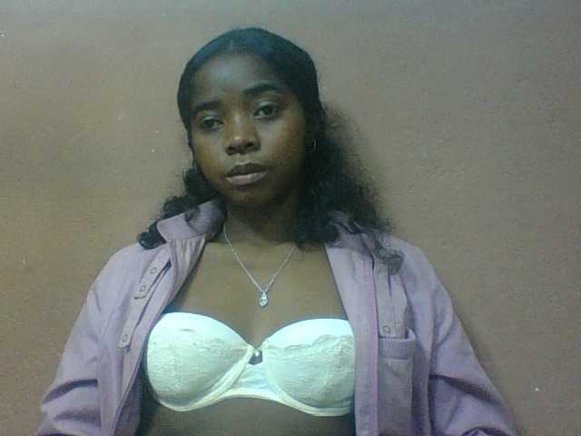Luciah1 live cam on BongaCams