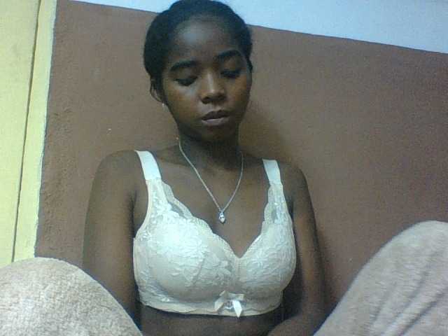 Luciah1 live webcam show