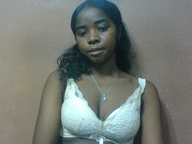 Luciah1 live cam on BongaCams