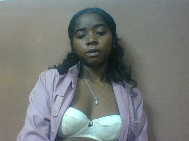 Luciah1 live cam on BongaCams