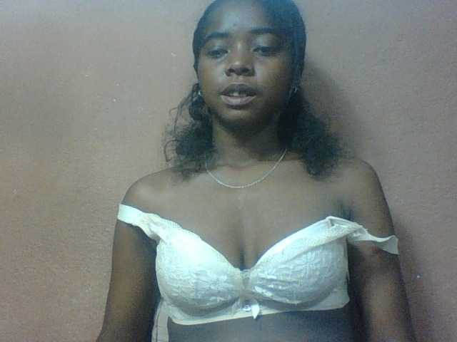 Luciah1 live cam on BongaCams
