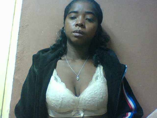 Luciah1 live cam on BongaCams