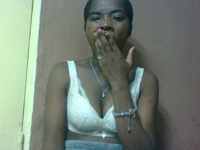 Luciah1 live cam on BongaCams