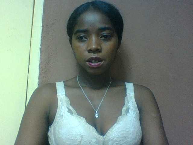 Luciah1 live webcam show
