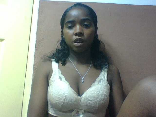 Luciah1 live cam on BongaCams