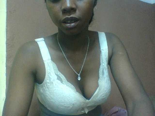 Luciah1 live cam on BongaCams