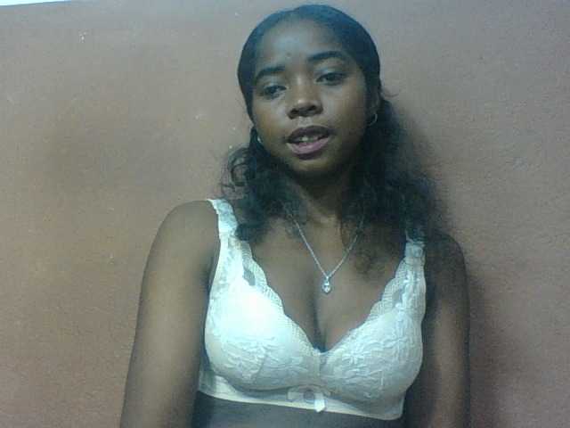 Luciah1 live cam on BongaCams