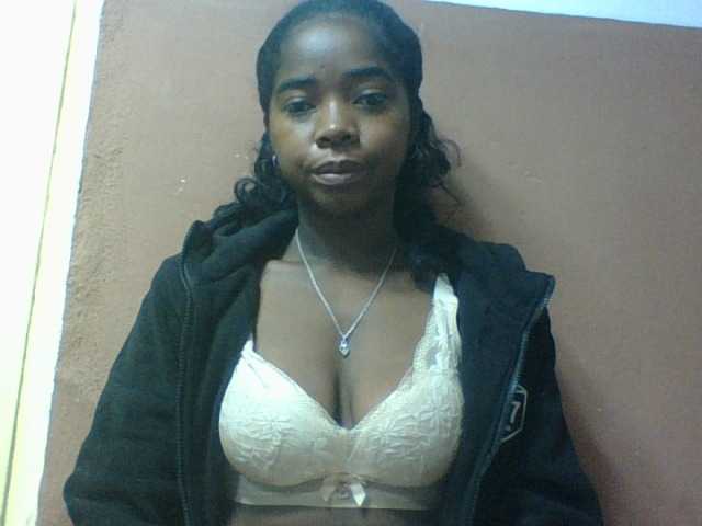 Luciah1 live cam on BongaCams