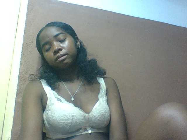 Luciah1 live cam on BongaCams