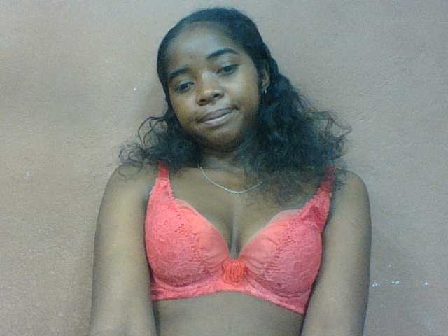Luciah1 live cam on BongaCams