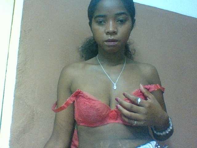Luciah1 live webcam show