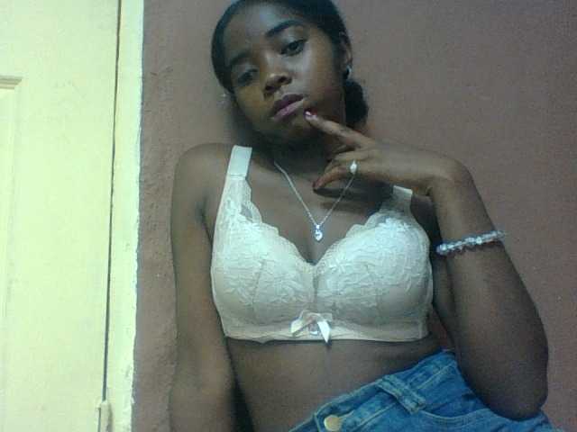 Luciah1 live webcam show
