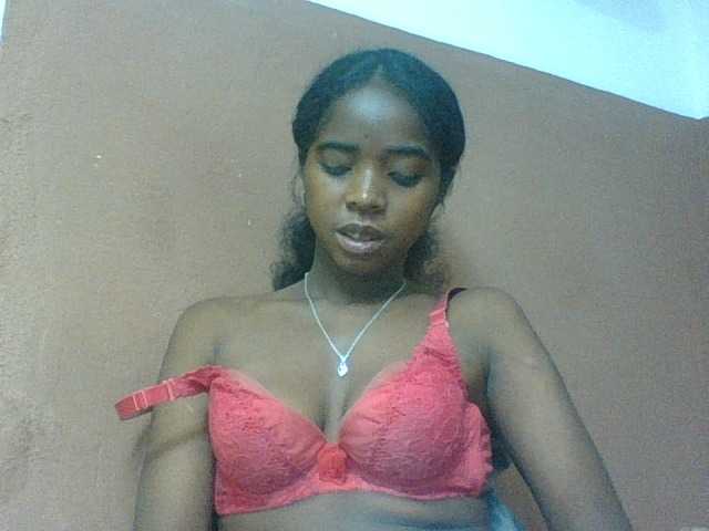 Luciah1 live cam on BongaCams