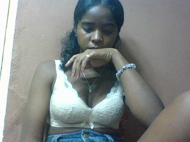Luciah1 live cam on BongaCams