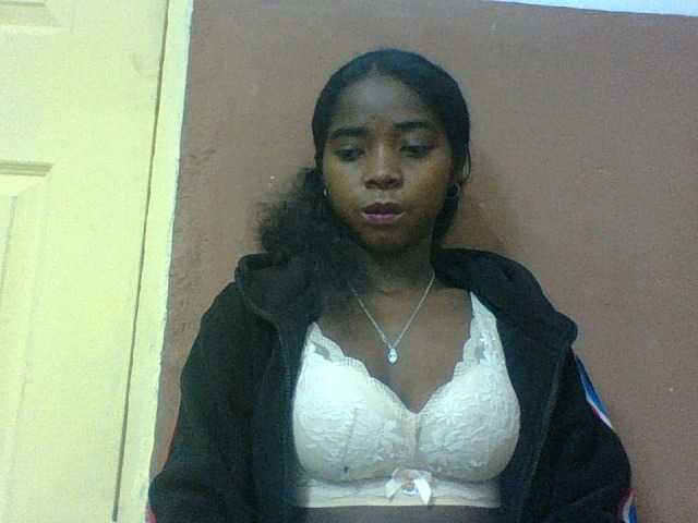 Luciah1 live webcam show