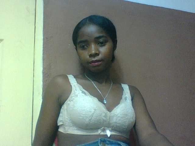 Luciah1 live webcam show