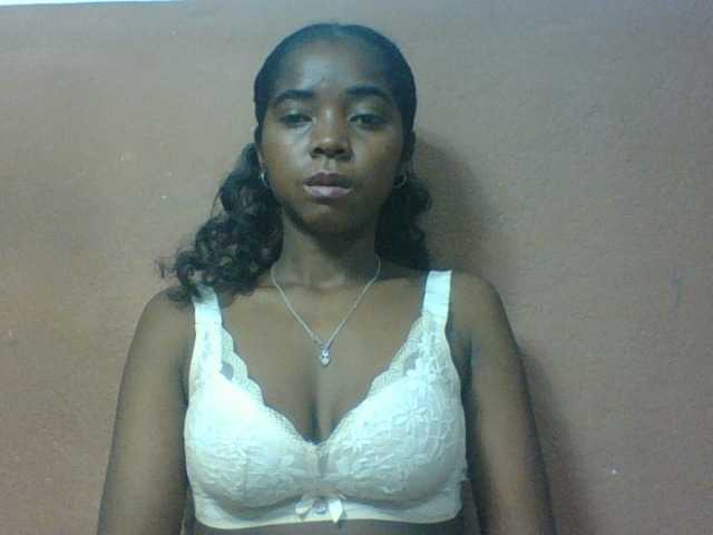Luciah1 live cam on BongaCams