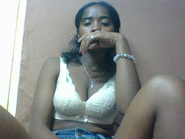 Luciah1 live cam on BongaCams
