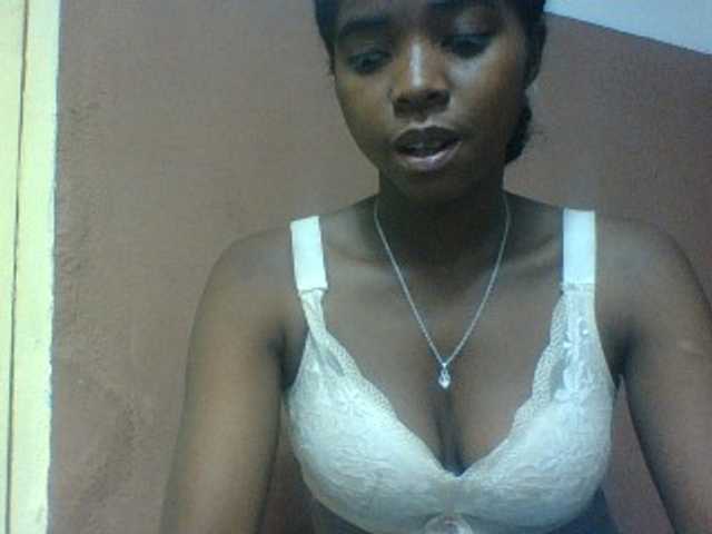 Luciah1 live webcam show