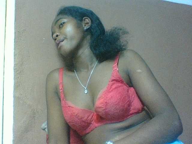 Luciah1 live cam on BongaCams