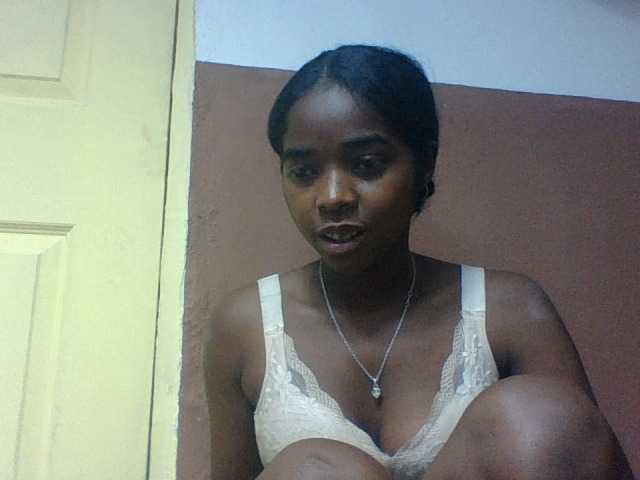 Luciah1 live cam on BongaCams