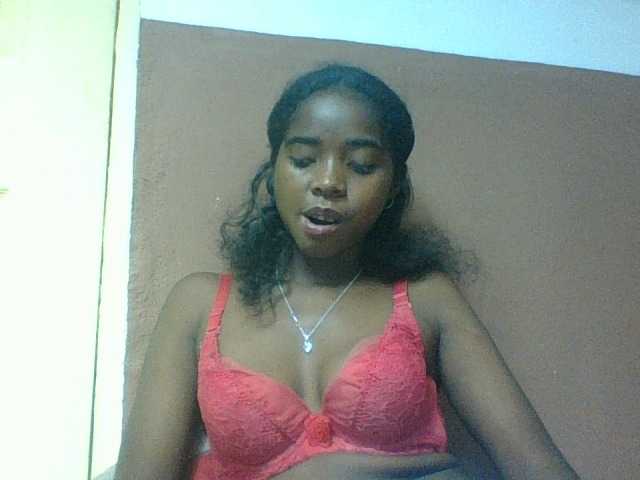 Luciah1 live cam on BongaCams
