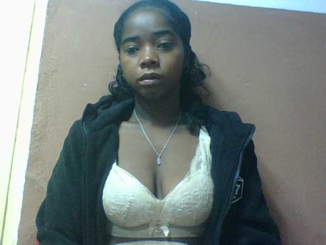 Luciah1 live cam on BongaCams