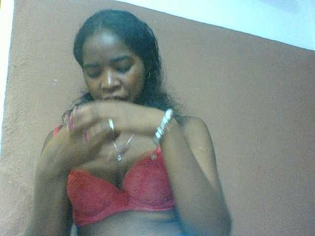 Luciah1 live webcam show