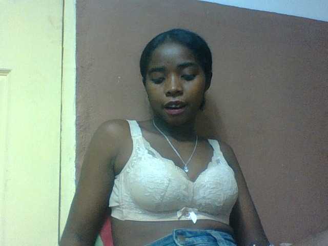 Luciah1 live webcam show