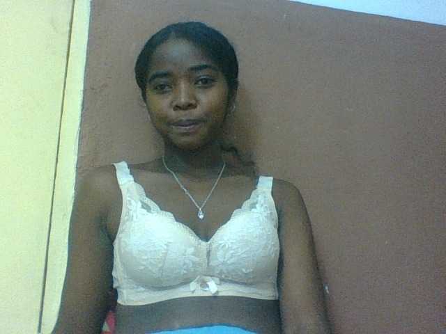 Luciah1 live cam on BongaCams