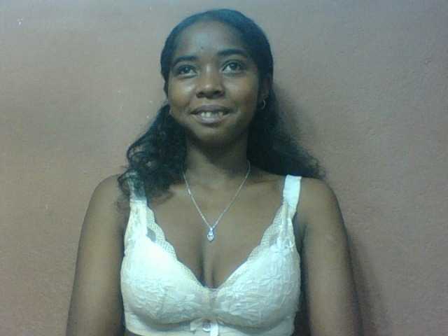 le modèle Luciah1 est en webcam porno dans un show sur le site bongacams, il possède les tags suivants: Ebony,Brunette,Shaved