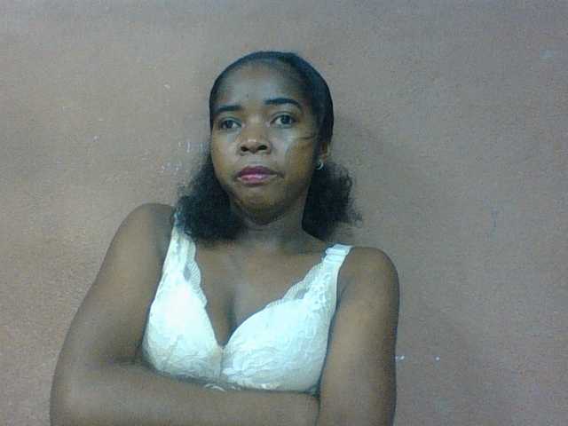 Luciah1 live cam on BongaCams