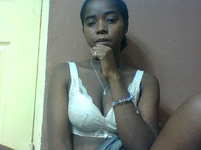Luciah1 live cam on BongaCams