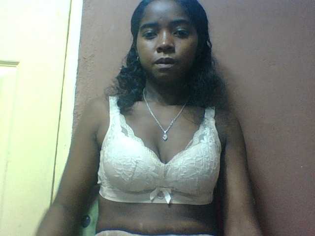 Luciah1 live cam on BongaCams